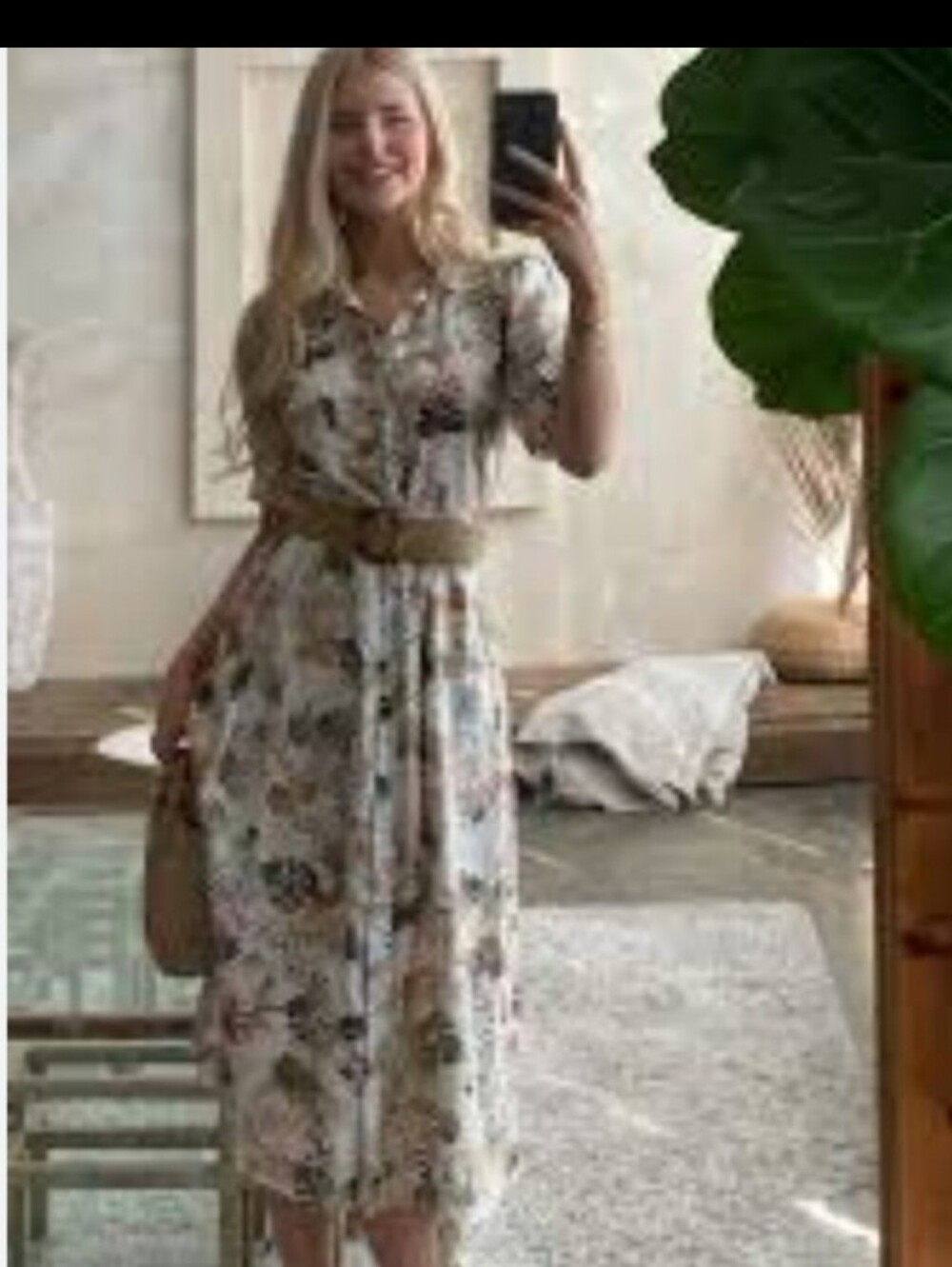 ELLISON FLORAL STYLE FRONT BUTTON SHORT SLEEVES AND COLLLAR SZ  SMALL